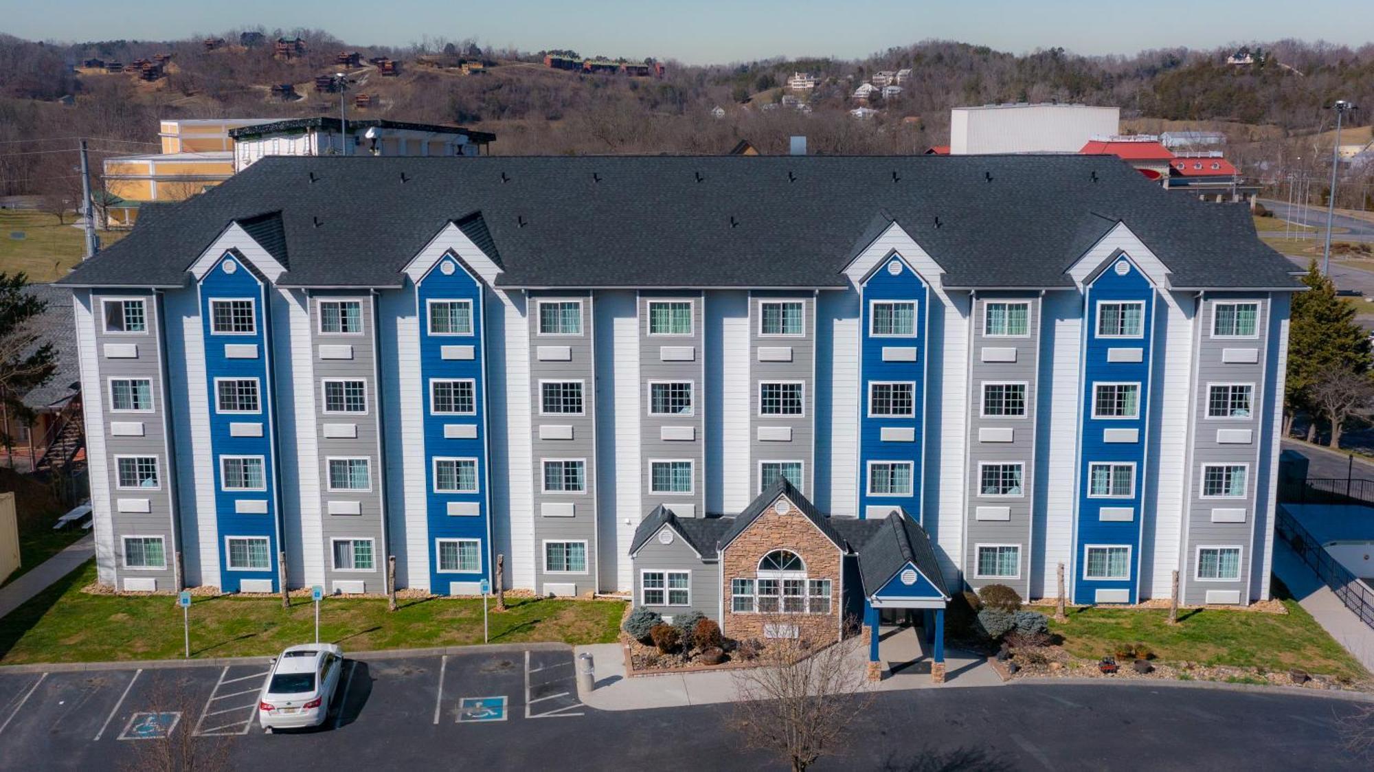 Microtel Inn & Suites By Wyndham Pigeon Forge Exterior photo