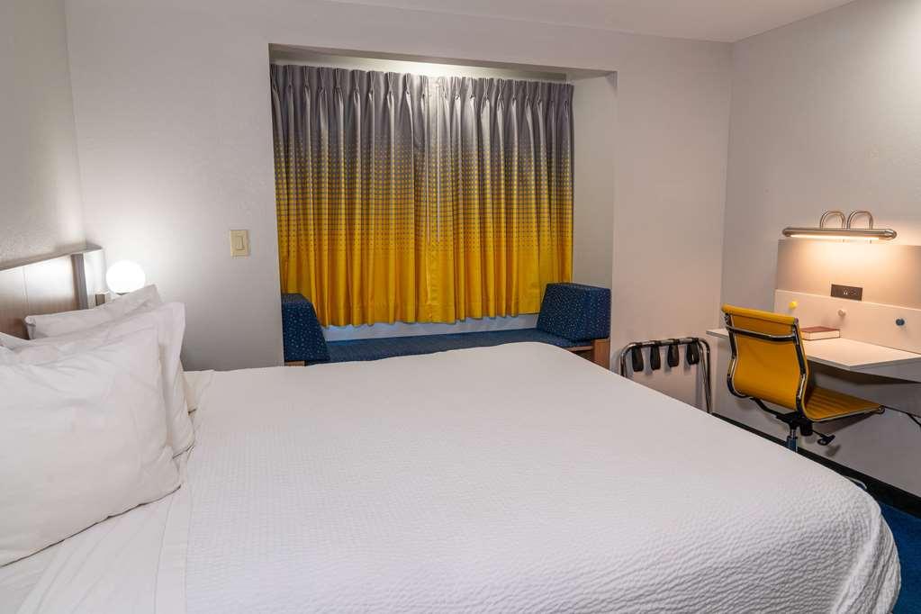Microtel Inn & Suites By Wyndham Pigeon Forge Room photo